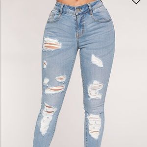 BRAND NEW Distressed Skinny Jeans